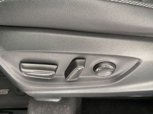 Used 2023 Toyota Corolla Cross XLE image 24