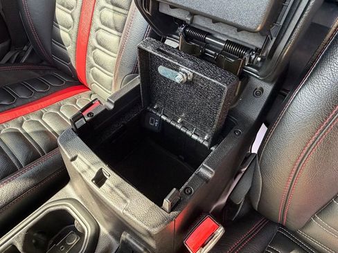 Used 2022 Jeep Gladiator Willys image 23