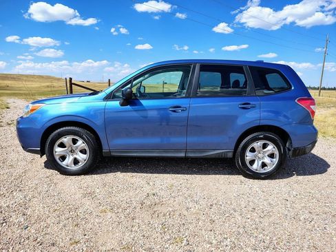 Used 2016 Subaru Forester 2.5i AWD/4WD image 2