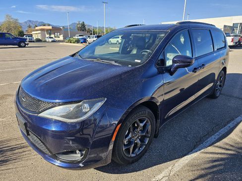 Used 2018 Chrysler Pacifica Touring-L Plus image 1