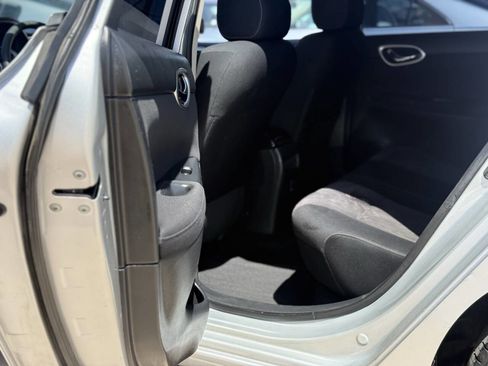 Used 2015 Nissan Sentra SV FWD image 13