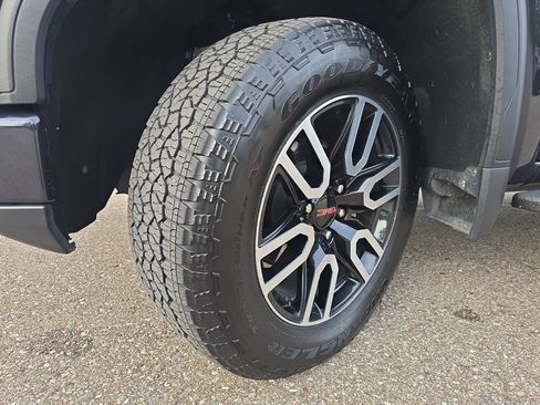 Certified 2025 GMC Sierra 1500 AT4 w/ AT4 Premium Package AWD/4WD image 34