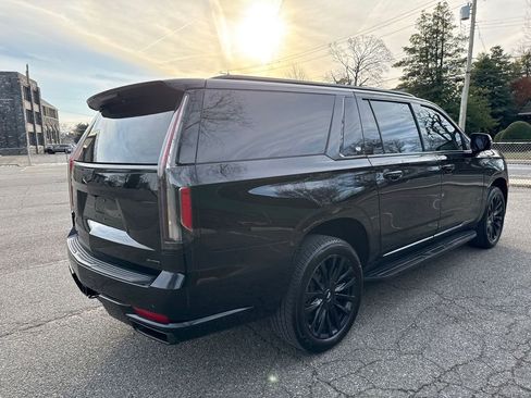 Used 2023 Cadillac Escalade ESV Premium Luxury image 9