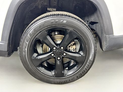 Used 2022 Jeep Grand Cherokee Altitude image 28