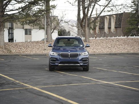 Used 2023 BMW X5 xDrive45e image 2