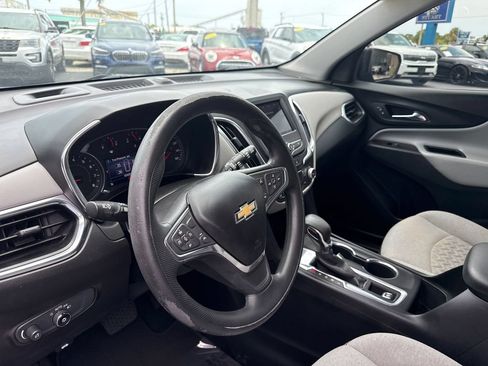 Used 2022 Chevrolet Equinox LS w/ LS Convenience Package FWD image 9