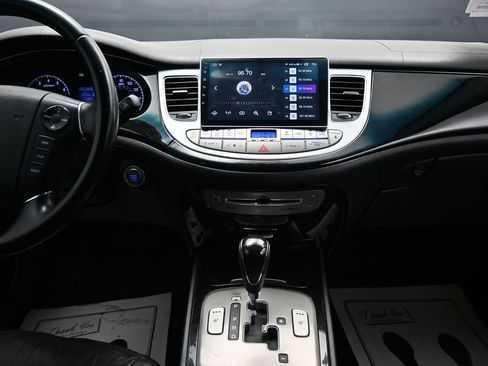 Used 2013 Hyundai Genesis 3.8 RWD image 17