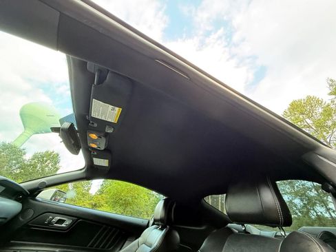 Used 2017 Ford Mustang GT Premium RWD image 38