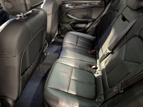 Certified 2025 Porsche Macan image 22