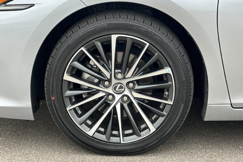 Certified 2024 Lexus ES 350 w/ Premium Package FWD image 24