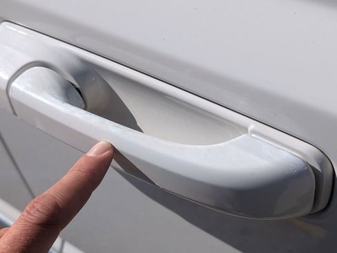 Used 2010 Jeep Commander Sport w/ Sun/Sound Group image 26