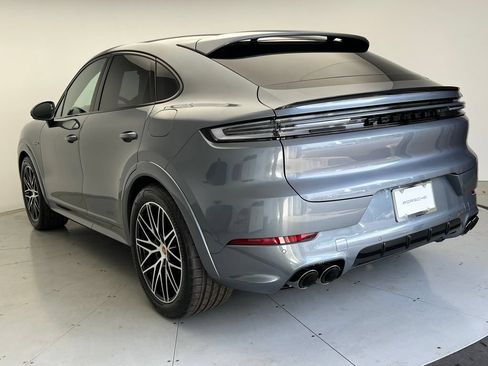 Used 2026 Porsche Cayenne E-Hybrid Coupe AWD/4WD image 3