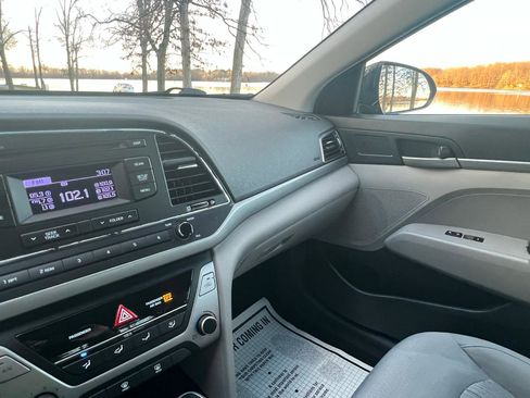 Used 2018 Hyundai Elantra SE image 35