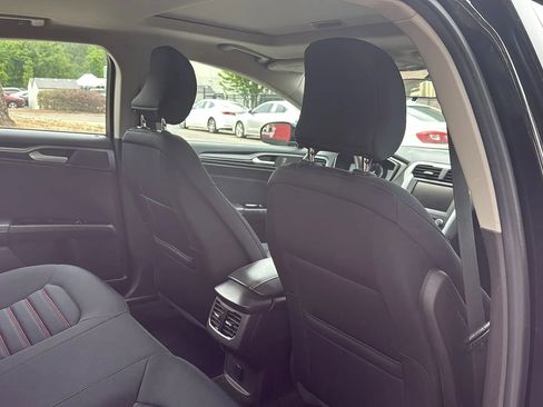 Used 2016 Ford Fusion SE FWD image 18