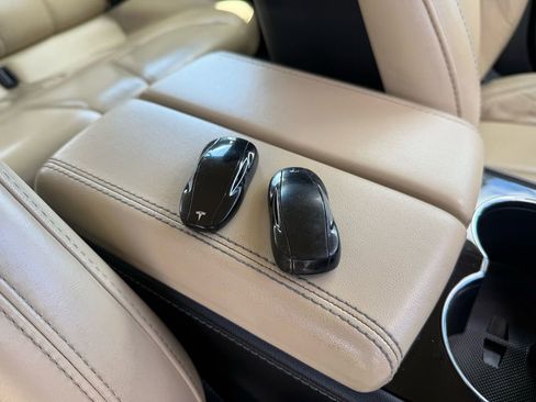 Used 2014 Tesla Model S 85 image 34