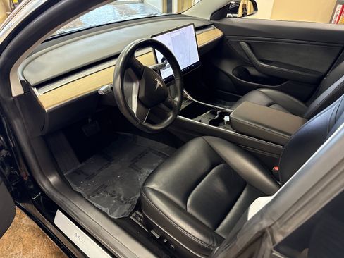 Used 2019 Tesla Model 3 Standard Range Plus image 8