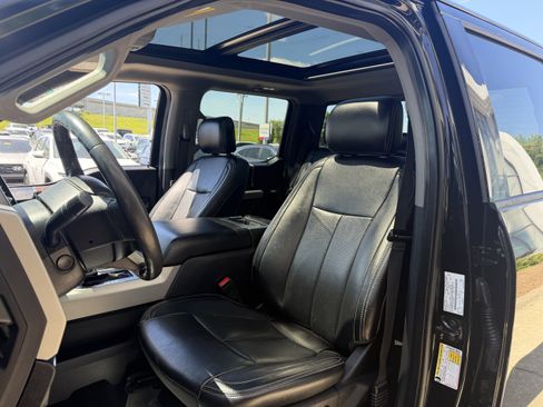 Used 2019 Ford F150 Lariat w/ Equipment Group 502A Luxury AWD/4WD image 31