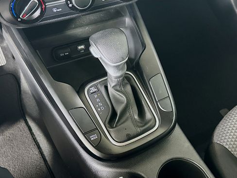Used 2025 Kia Soul LX w/ LX Technology Package FWD image 24