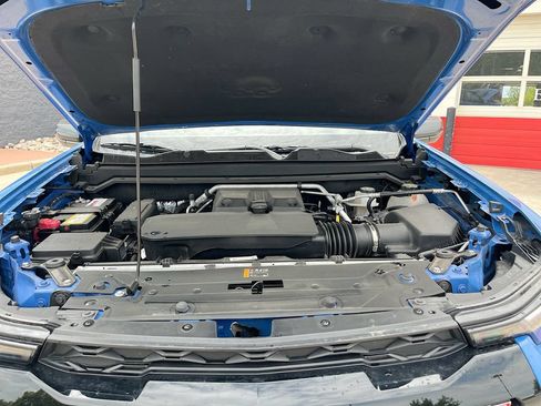 Used 2025 Chevrolet Colorado ZR2 w/ Technology Package AWD/4WD image 32