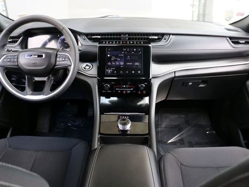 Used 2024 Jeep Grand Cherokee Laredo RWD image 24