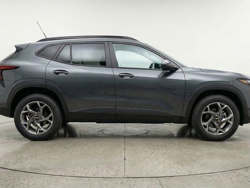 Used 2025 Chevrolet Trax LT image 9