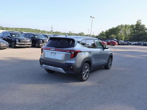 Used 2024 Kia Seltos LX AWD/4WD image 7