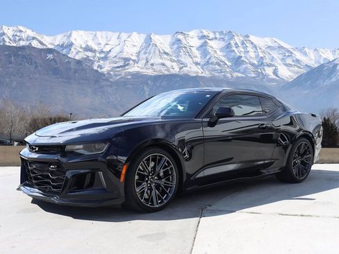 Used 2021 Chevrolet Camaro ZL1 RWD image 2