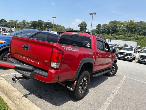 Used 2017 Toyota Tacoma TRD Off-Road AWD/4WD image 13