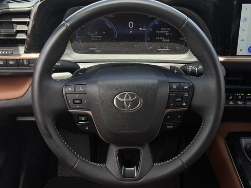 Used 2025 Toyota Crown Signia image 14