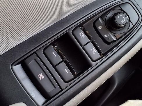 Used 2023 Subaru Forester Premium image 26