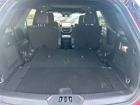 Used 2025 Ford Explorer Platinum w/ Ultimate Package image 17