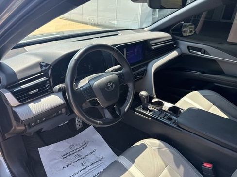 Used 2025 Toyota Camry SE w/ Convenience Package FWD image 13