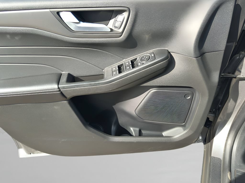 Used 2025 Ford Escape SE FWD image 12