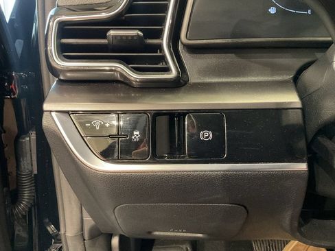 Used 2024 Kia Sportage EX FWD image 16
