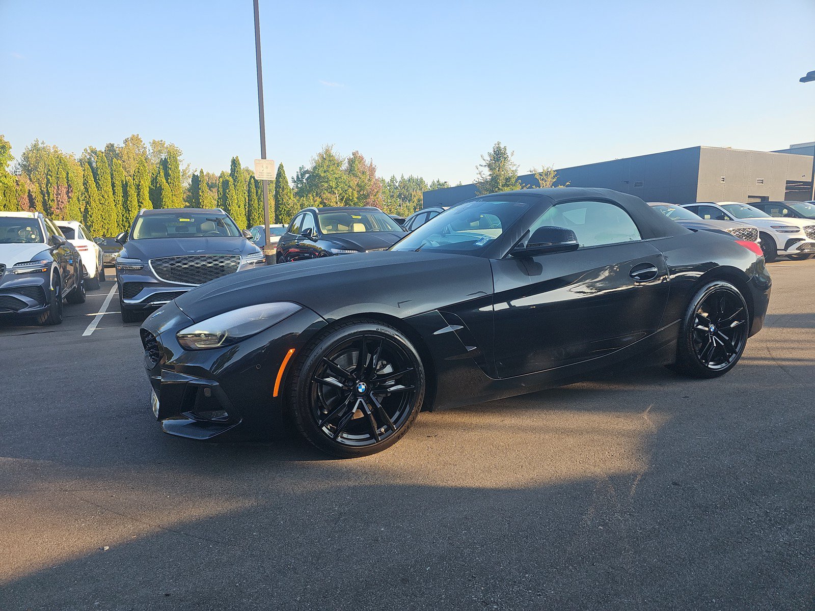 Used 2024 BMW Z4 sDrive30i w/ Premium Package RWD image 1