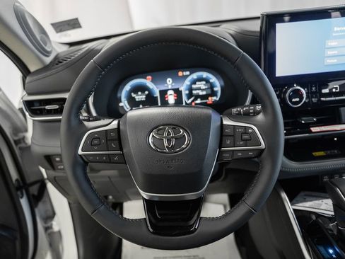 New 2026 Toyota Highlander Platinum image 33