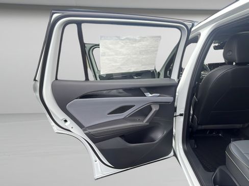 New 2026 Volkswagen Tiguan SE R-Line AWD/4WD image 21