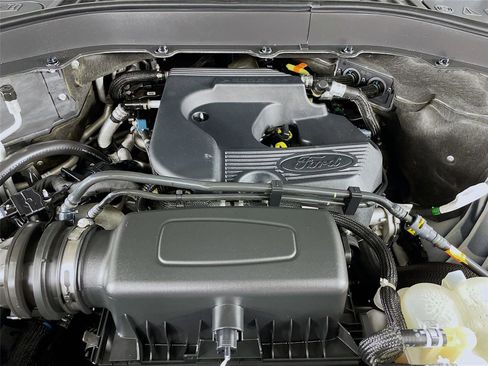 Used 2020 Ford Explorer XLT image 32