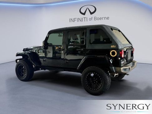 Used 2017 Jeep Wrangler Unlimited Sahara AWD/4WD image 7
