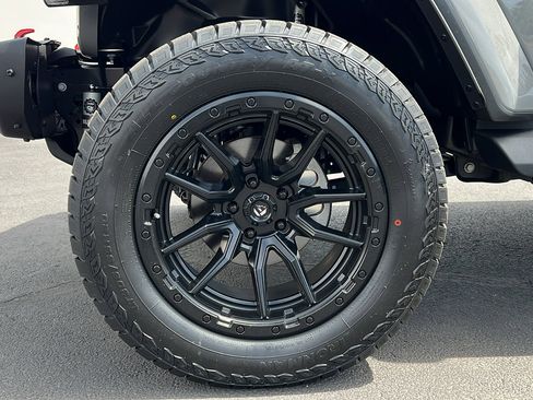 Used 2022 Jeep Wrangler Unlimited Sahara AWD/4WD image 10