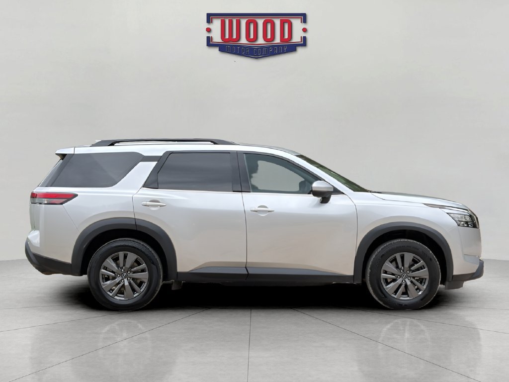 Used 2024 Nissan Pathfinder SV FWD image 2