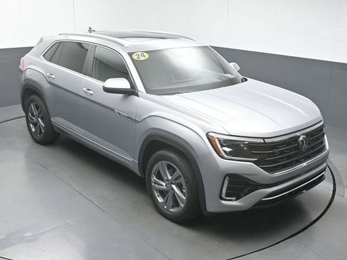 Used 2024 Volkswagen Atlas Cross Sport SEL R-Line AWD/4WD image 43