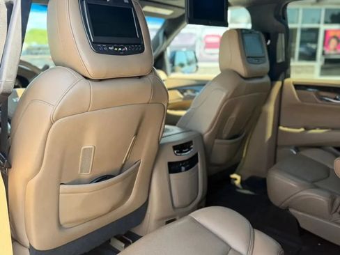 Used 2019 Cadillac Escalade Platinum AWD/4WD image 17