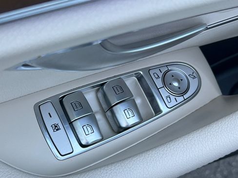 Used 2019 Mercedes-Benz E 300 image 13