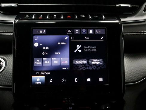 Used 2024 Jeep Grand Cherokee Altitude image 3