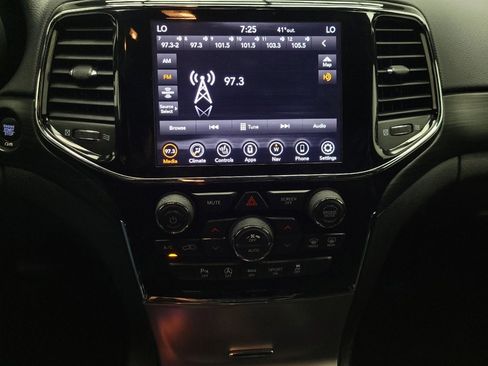 Used 2020 Jeep Grand Cherokee Altitude image 25