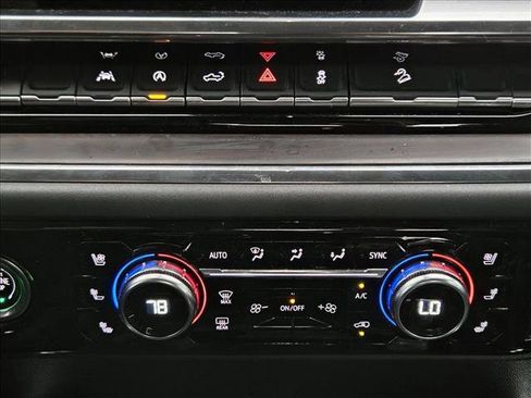 Used 2023 GMC Sierra 1500 SLT AWD/4WD image 16
