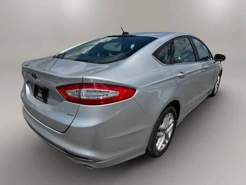 Used 2016 Ford Fusion SE FWD image 8