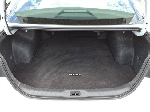 Used 2025 Nissan Altima 2.5 SV FWD image 14