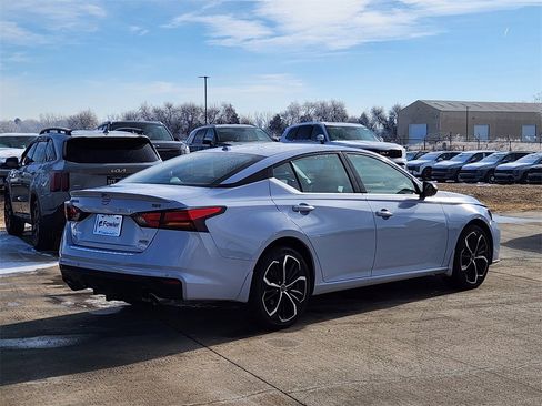 Used 2023 Nissan Altima 2.5 SR image 3